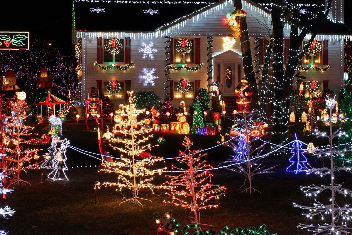 Bringing Holiday Cheer Outdoors Simple Christmas Decorating Ideas for Your Yard